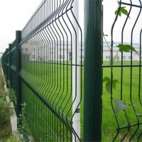 桃型柱护栏安装方法 三角折弯护栏网卡装式 佛山铁丝网围栏图片