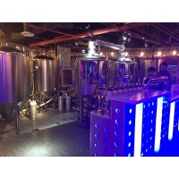 生产饭店里用的精酿啤酒设备生产厂家500升小型啤酒设备