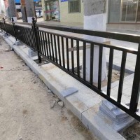 东莞交通护栏安装实施方案 道路栏杆价格 人行道护栏图片