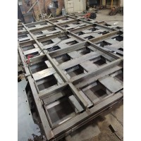 边坡框架梁钢模具大钢模板拼接方式